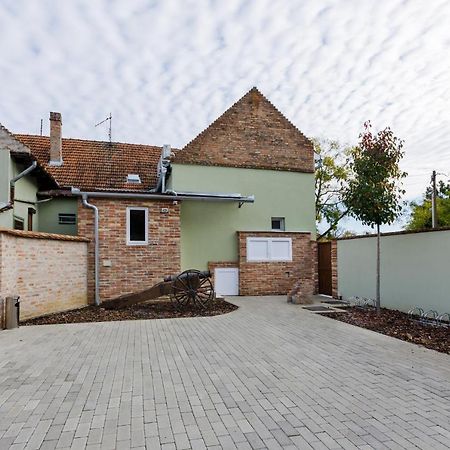 Anova Apartman Gyula Exteriér fotografie