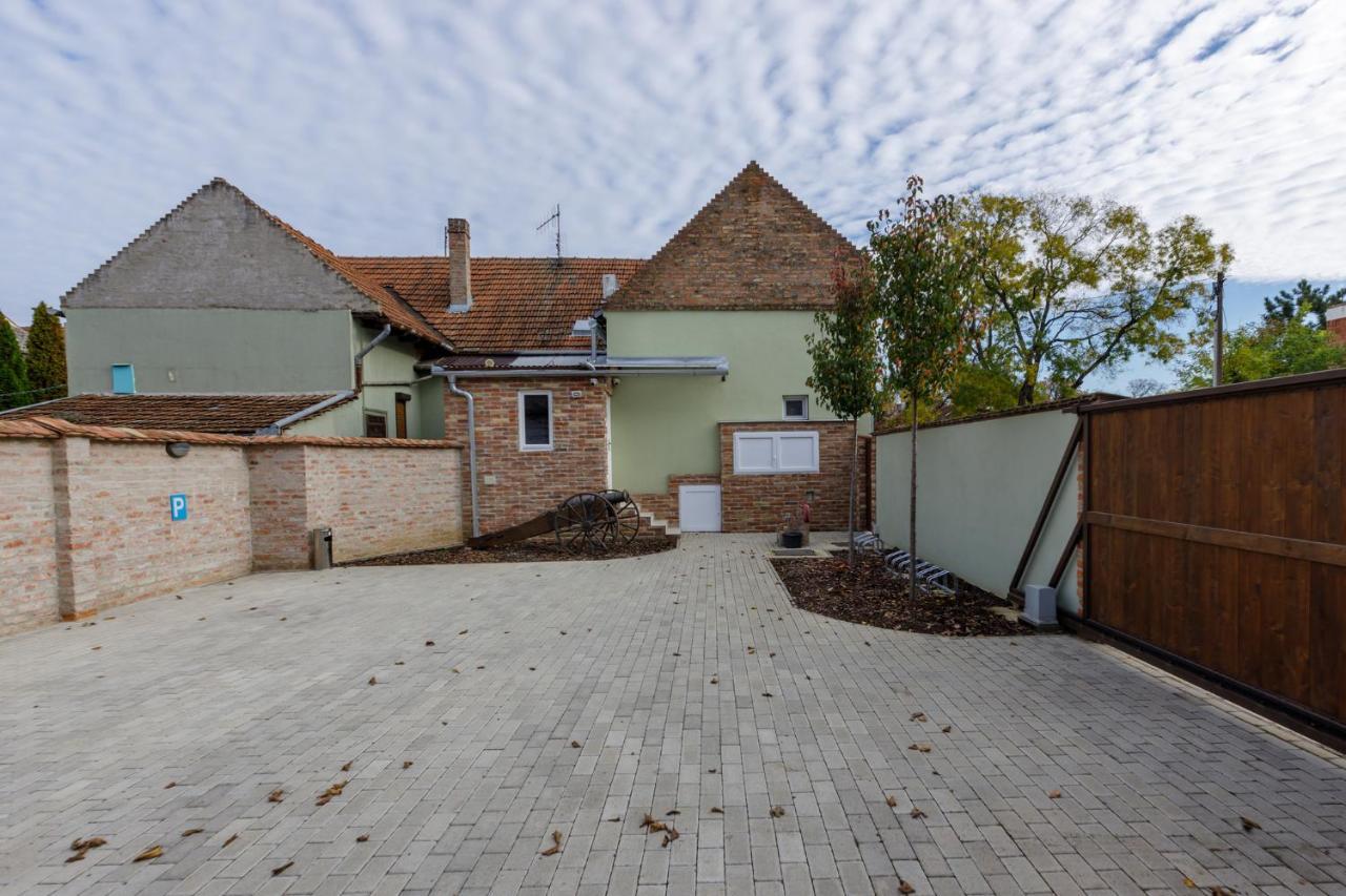 Anova Apartman Gyula Exteriér fotografie
