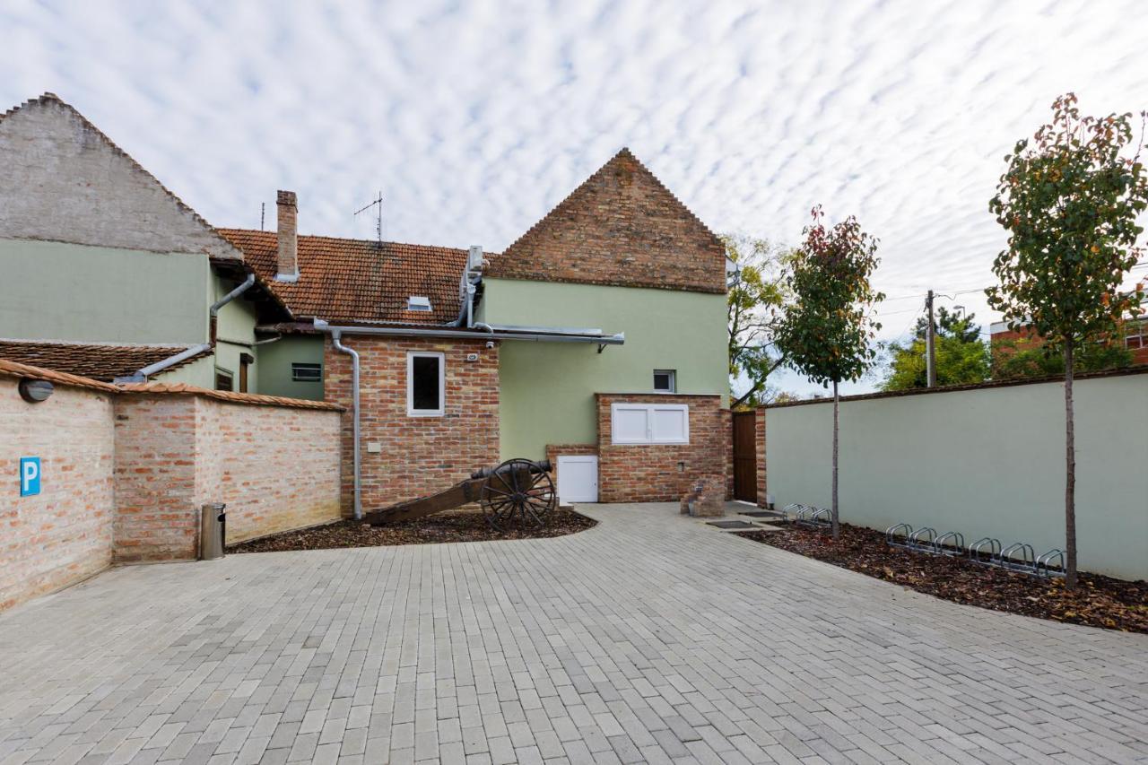 Anova Apartman Gyula Exteriér fotografie
